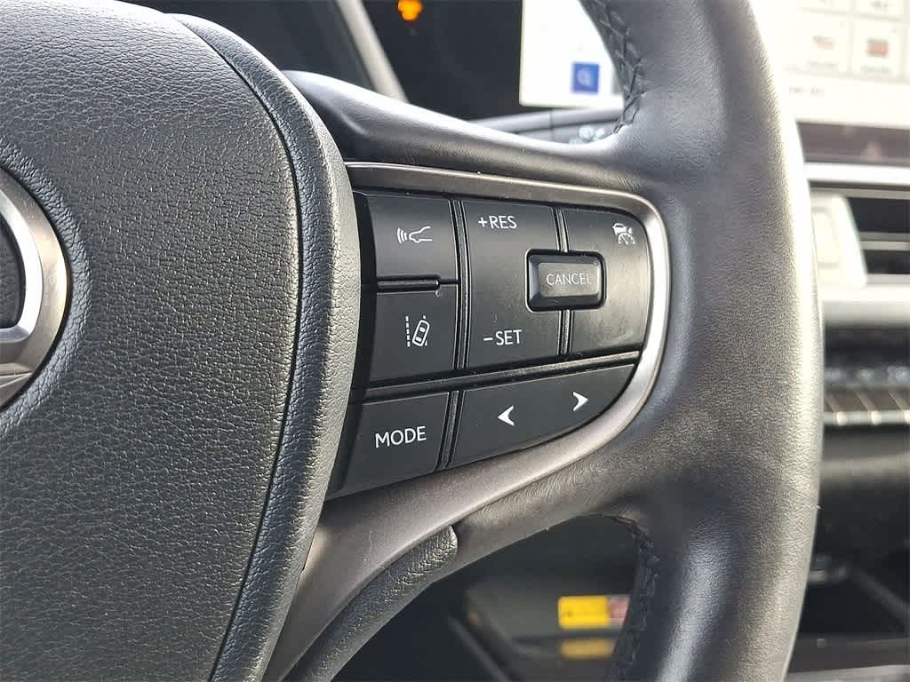 Thumbnail: 2023 Lexus UX - 18