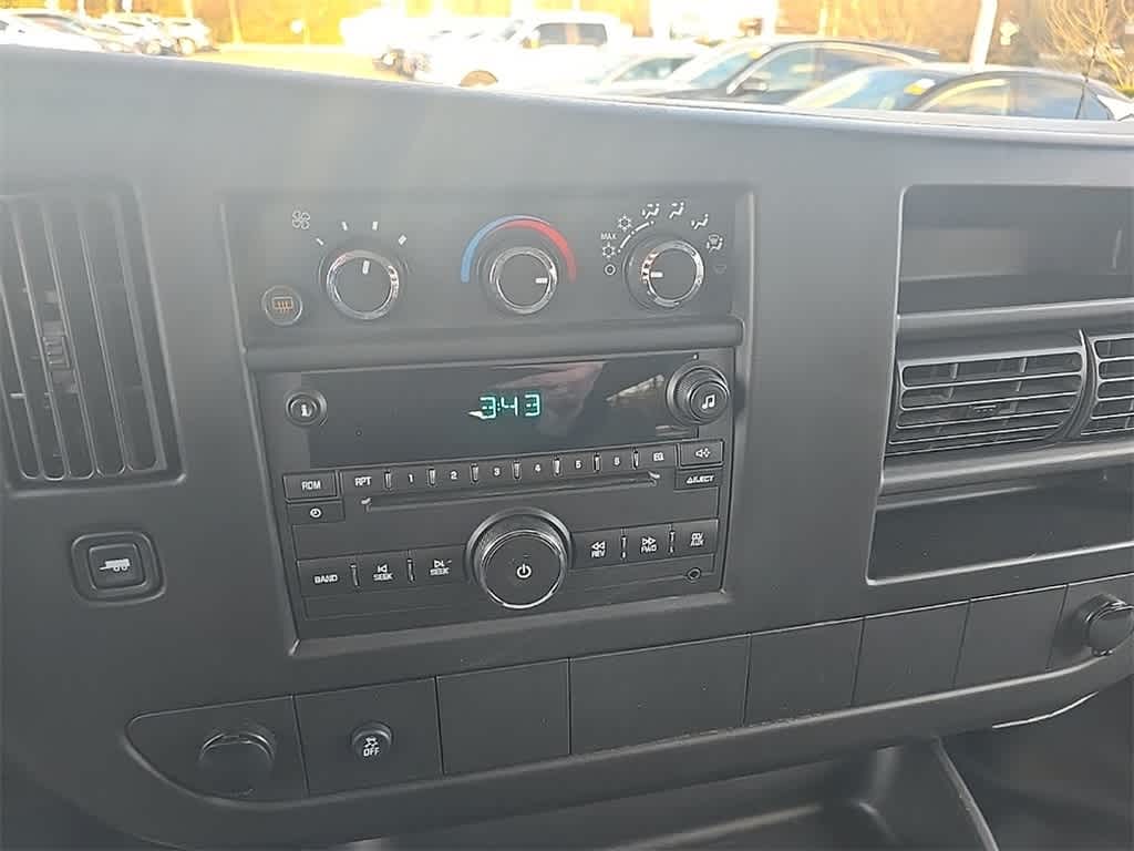 Thumbnail: 2014 Chevrolet Express - 17