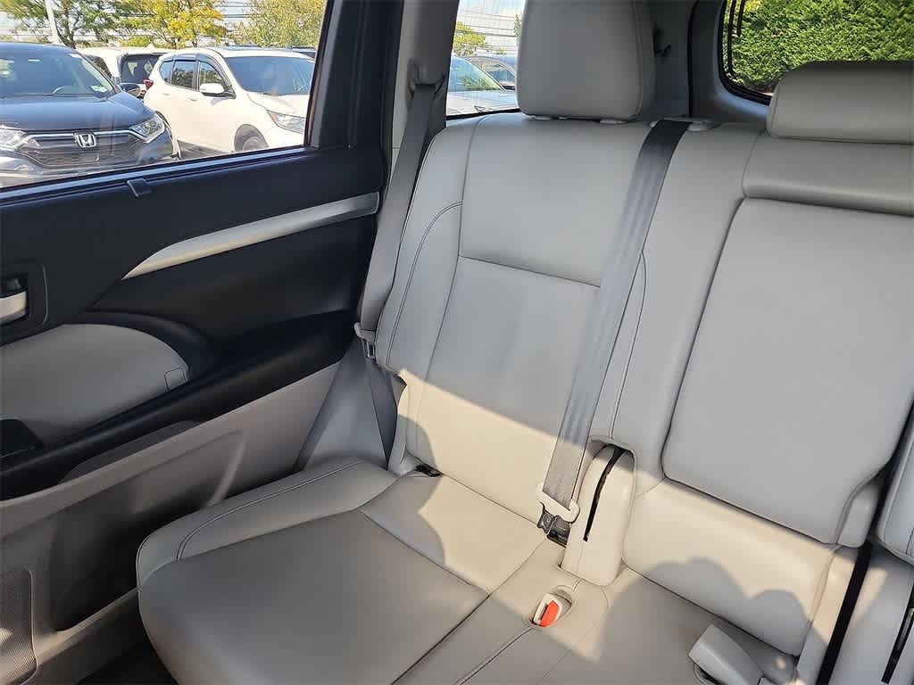 Thumbnail: 2019 Toyota Highlander - 12