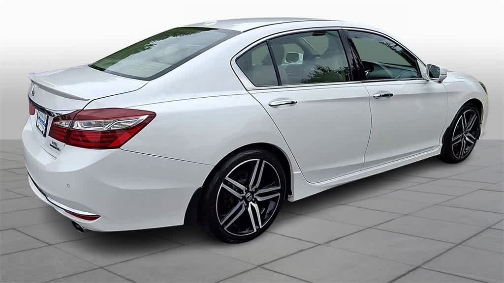 Thumbnail: 2016 Honda Accord - 8