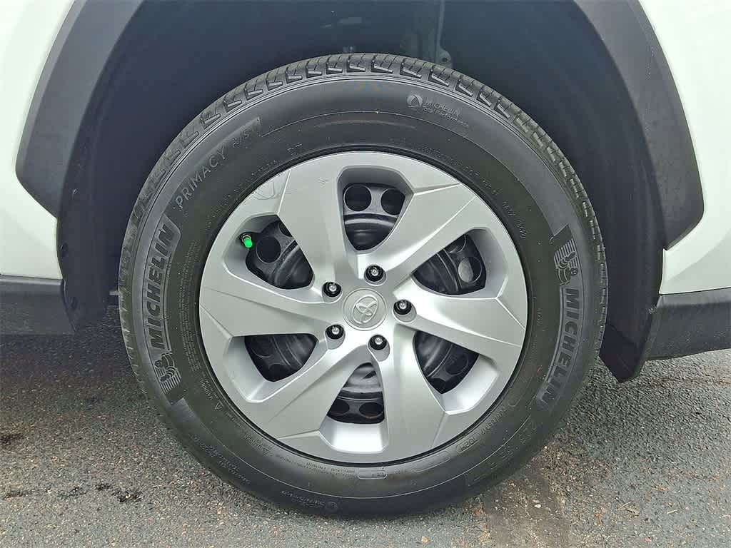 2022 Toyota RAV4 LE 26