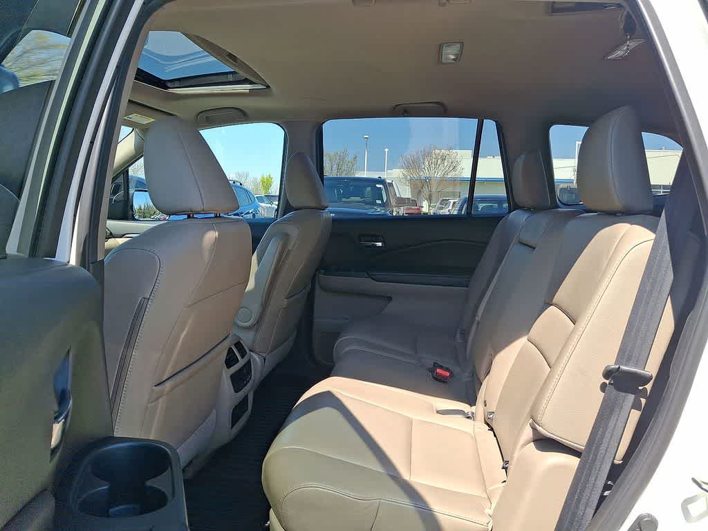 Thumbnail: 2017 Honda Pilot - 20