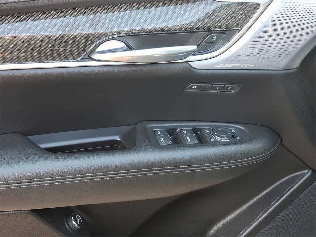 Thumbnail: 2021 Cadillac XT5 - 10