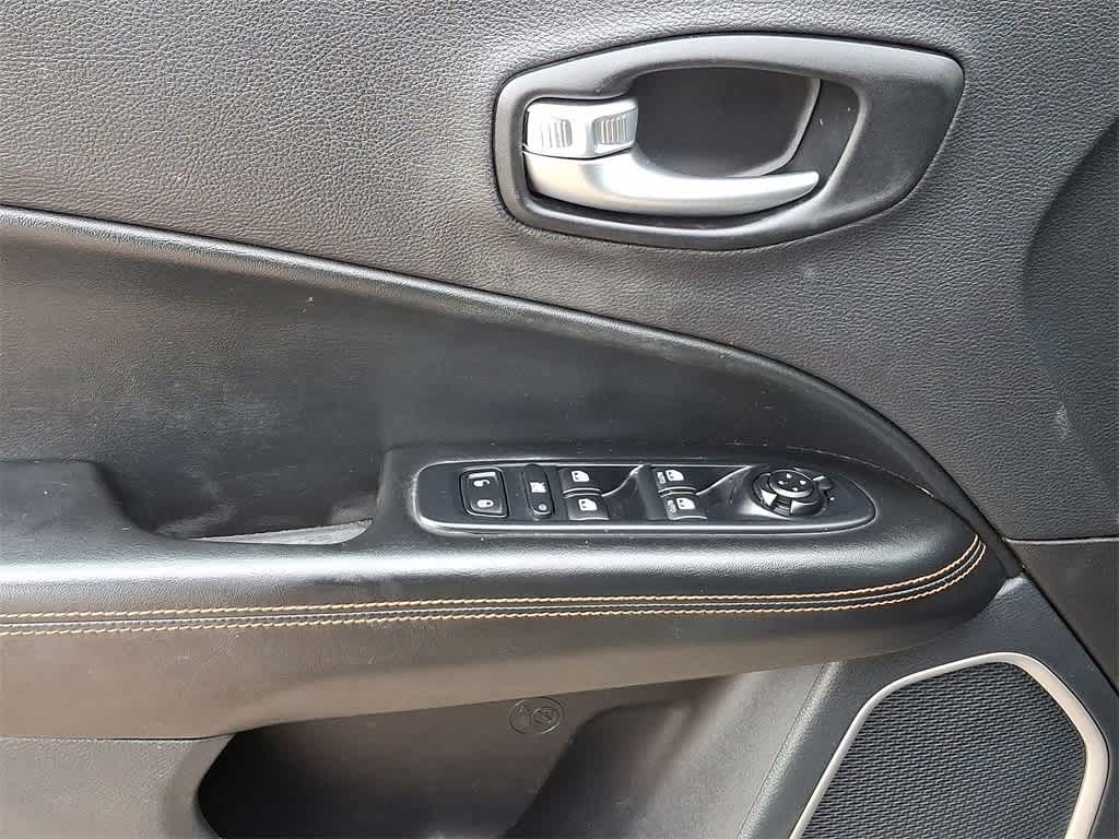 Thumbnail: 2021 Jeep Compass - 10