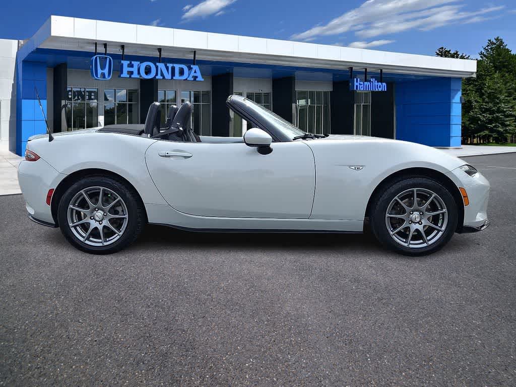 Thumbnail: 2017 Mazda MX-5 Miata - 17