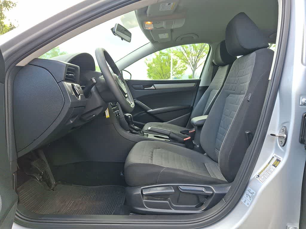 Thumbnail: 2020 Volkswagen Passat - 11