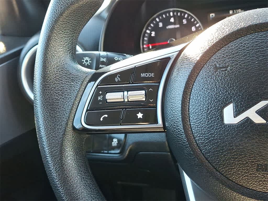 Thumbnail: 2022 Kia Forte - 17