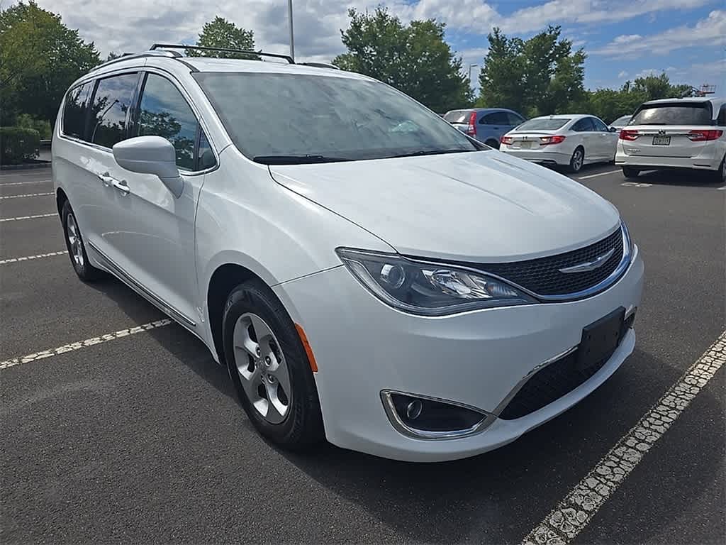 Thumbnail: 2017 Chrysler Pacifica - 3