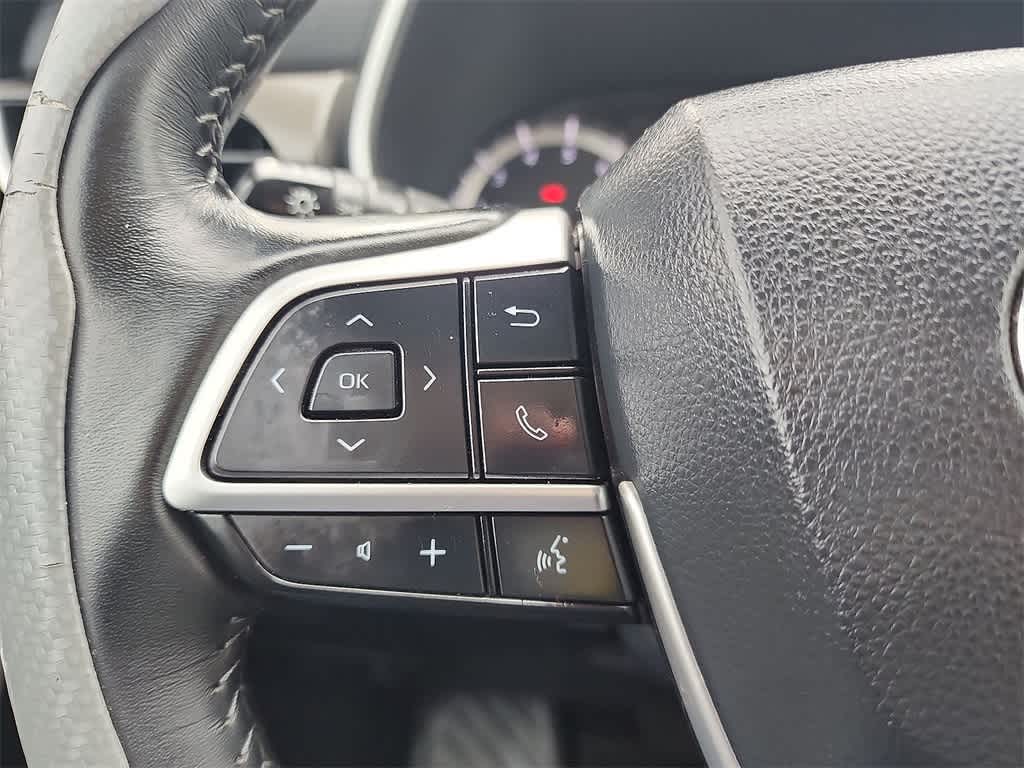 Thumbnail: 2023 Toyota Highlander - 23