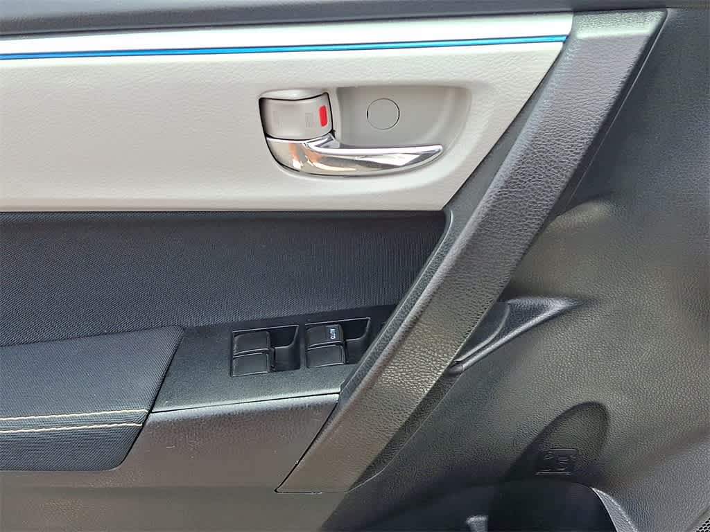 Thumbnail: 2015 Toyota Corolla - 2