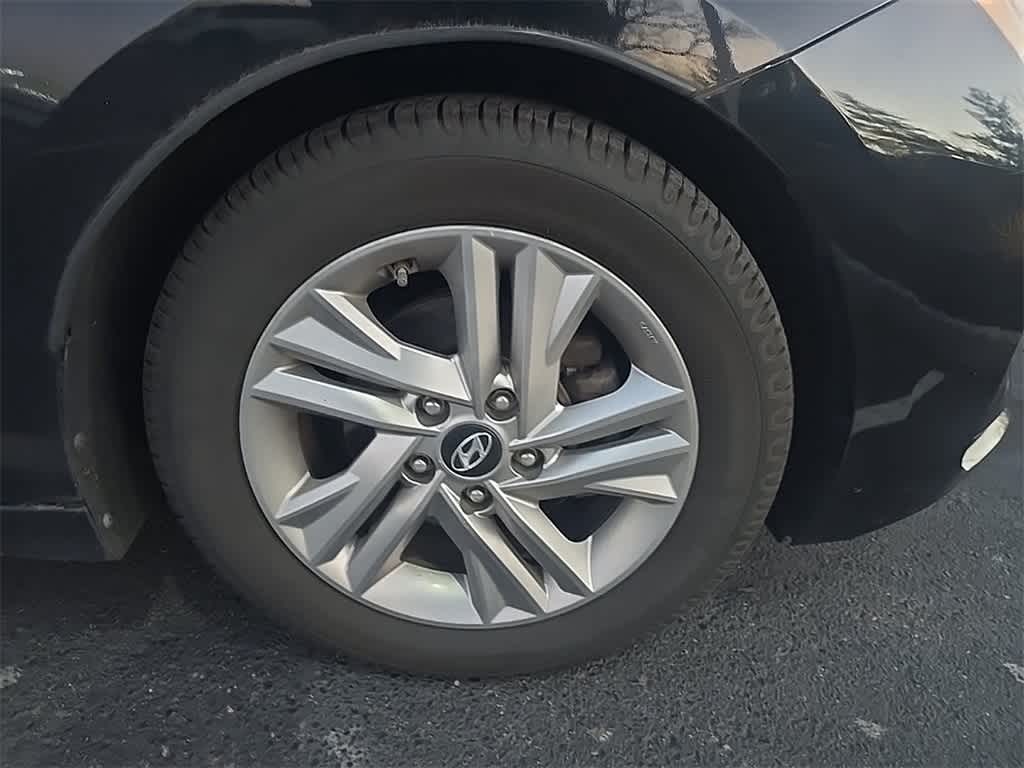 Thumbnail: 2019 Hyundai Elantra - 10