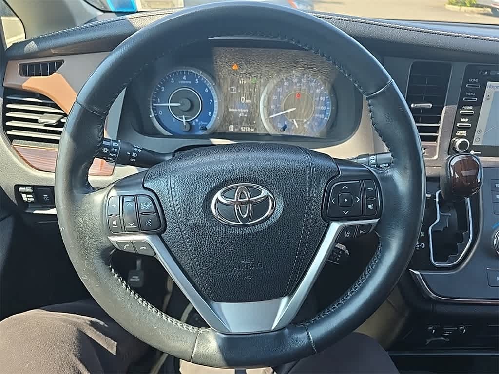 Thumbnail: 2018 Toyota Sienna - 10