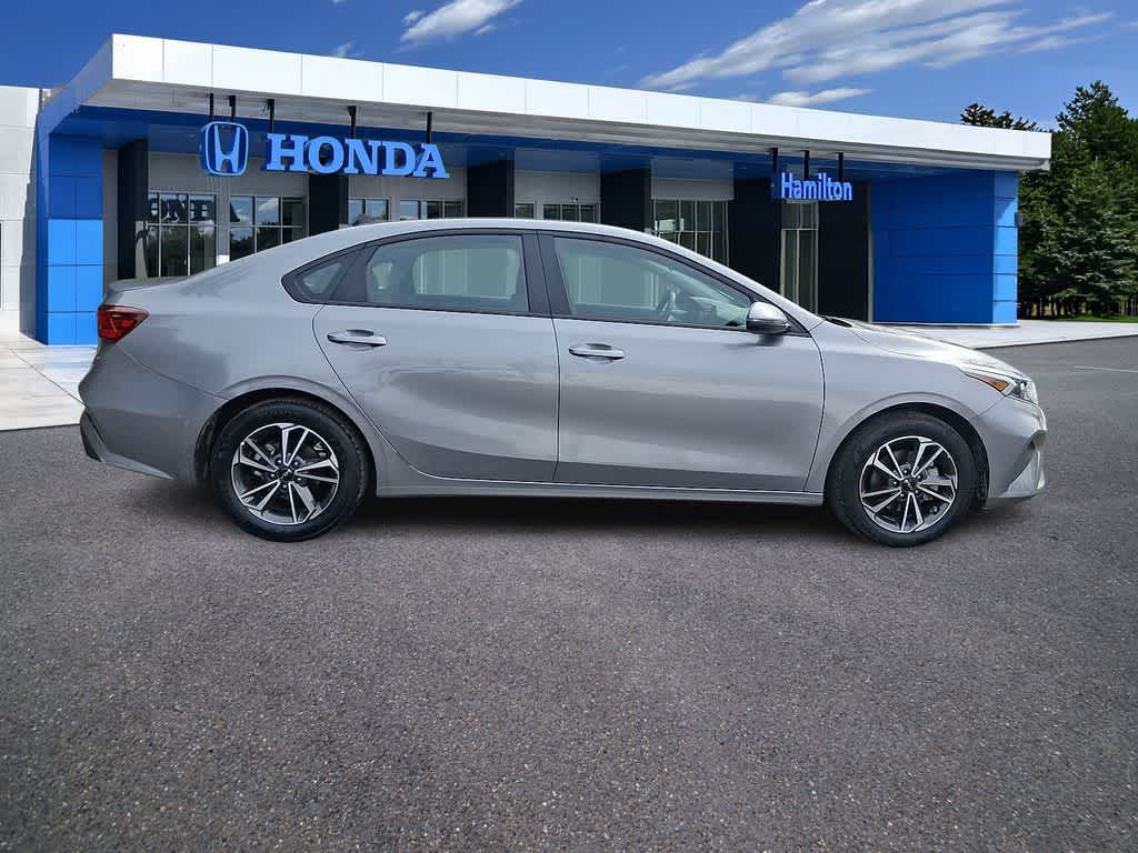 Thumbnail: 2023 Kia Forte - 25