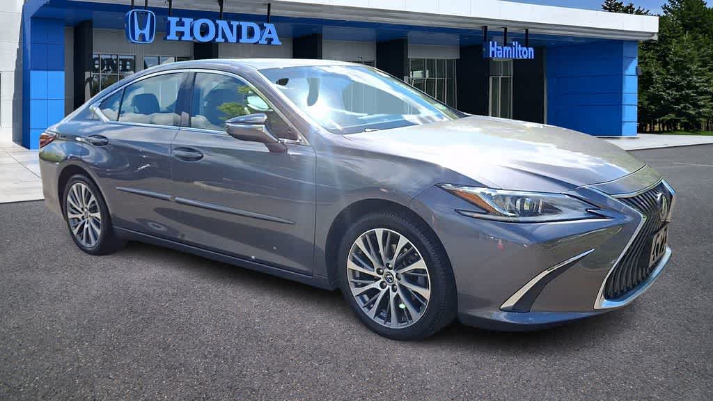 Thumbnail: 2019 Lexus ES - 2