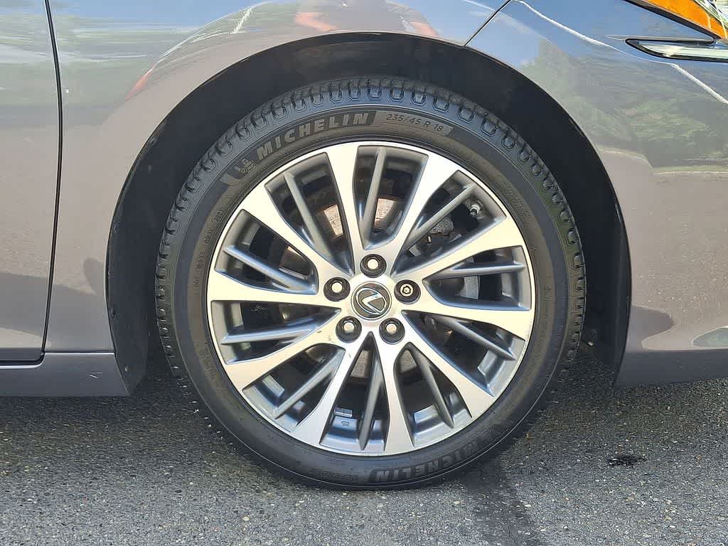 Thumbnail: 2019 Lexus ES - 26