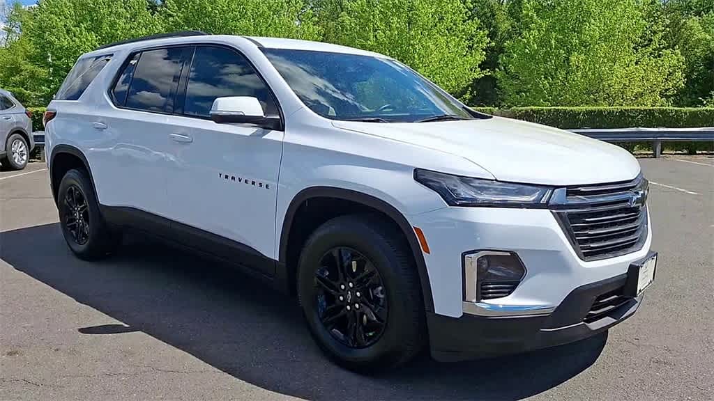 2023 Chevrolet Traverse LS 2