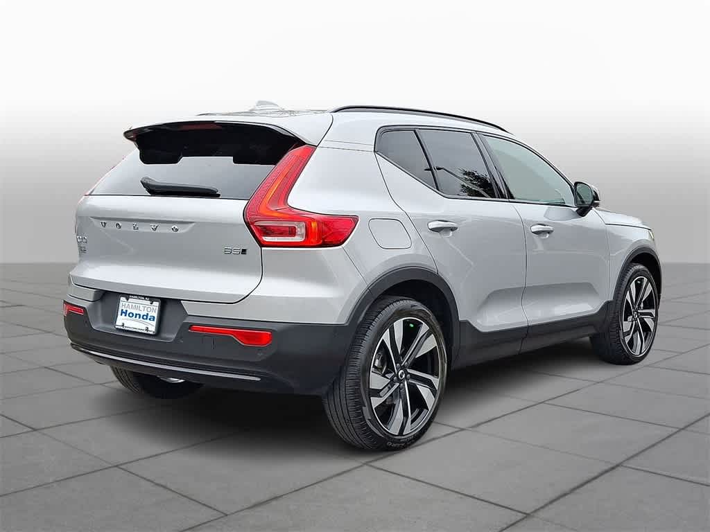 Thumbnail: 2023 Volvo XC40 - 24