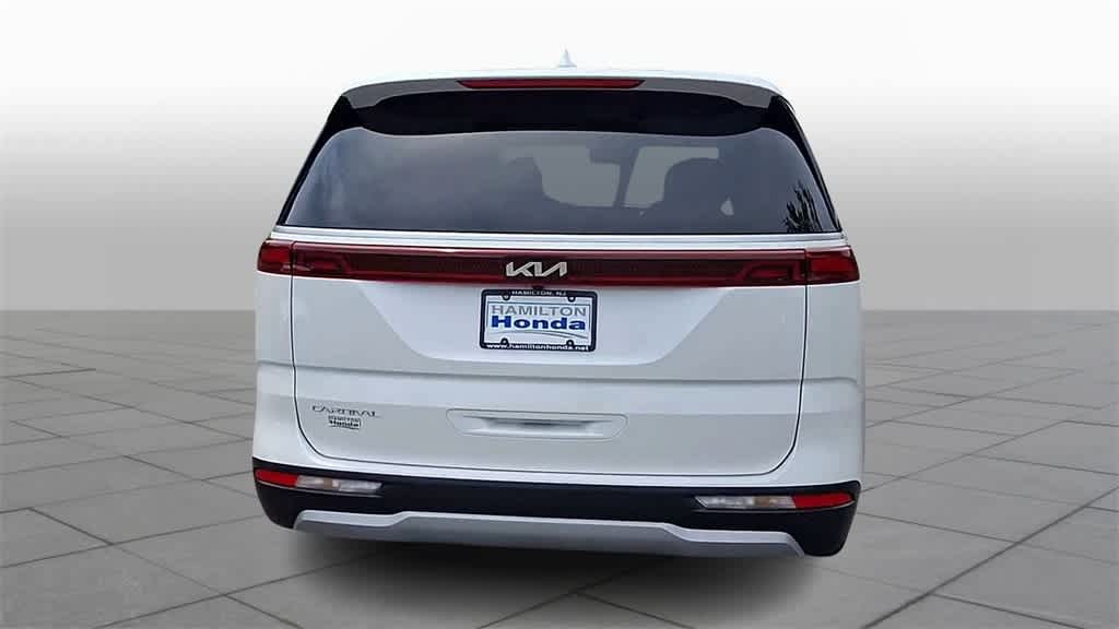 Thumbnail: 2023 Kia Carnival - 7