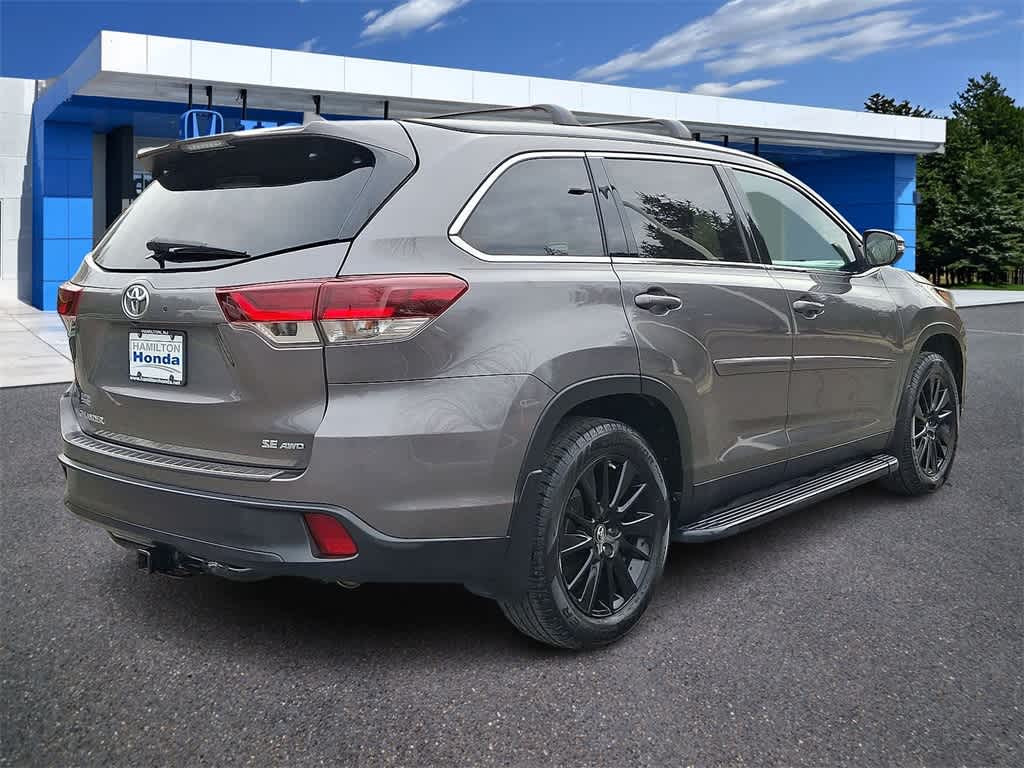 Thumbnail: 2019 Toyota Highlander - 23