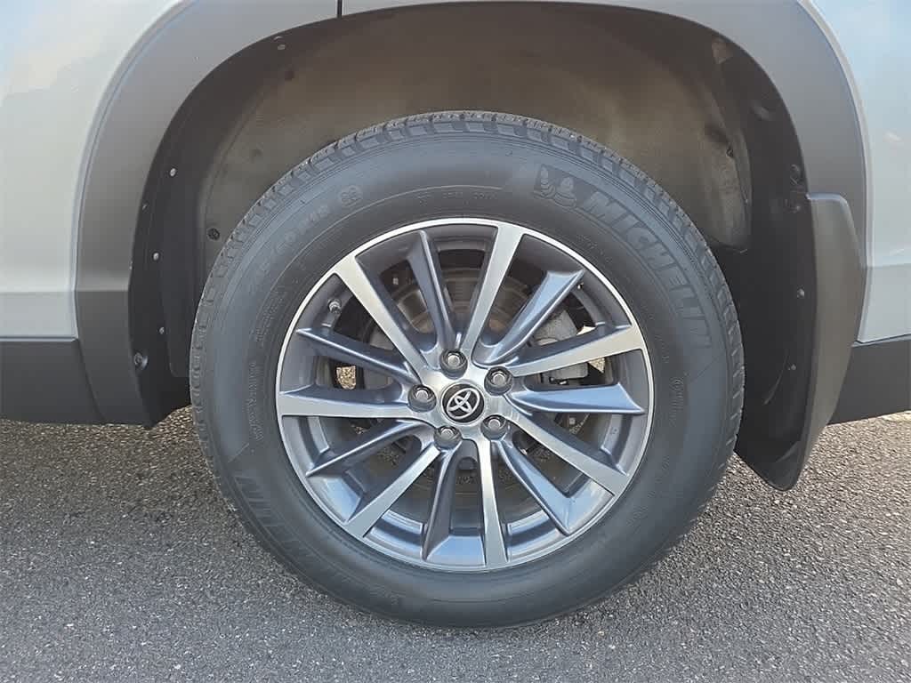 Thumbnail: 2019 Toyota Highlander - 9