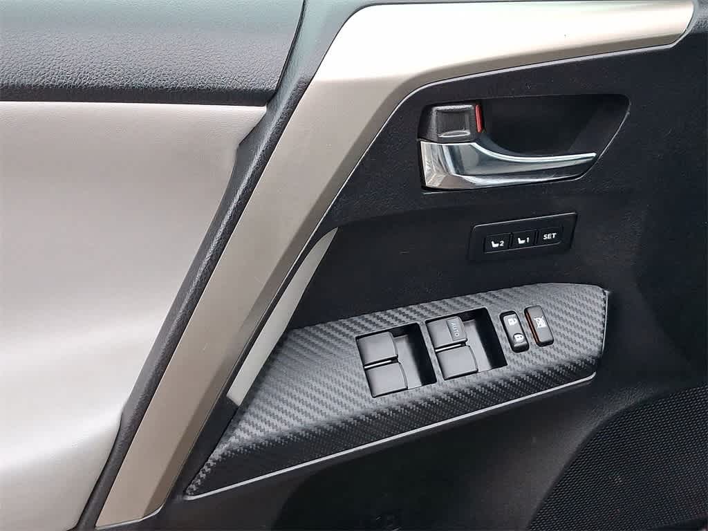 Thumbnail: 2015 Toyota RAV4 - 10