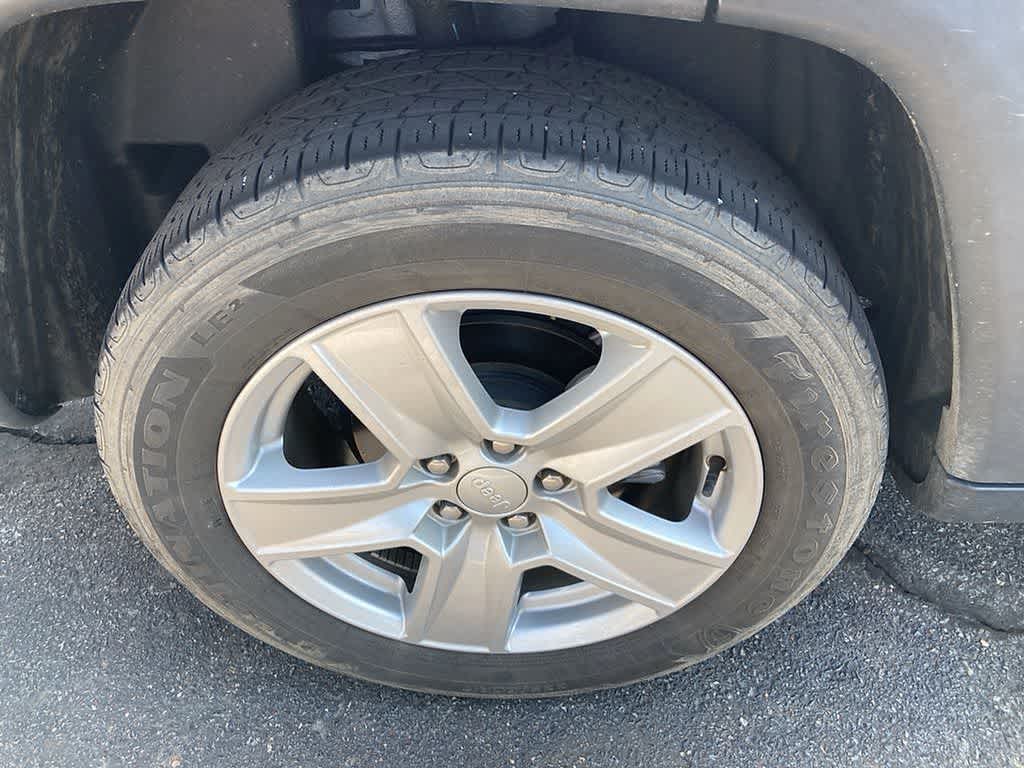 Thumbnail: 2022 Jeep Compass - 14