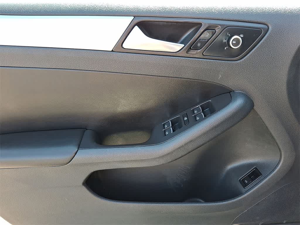 Thumbnail: 2014 Volkswagen Jetta - 10