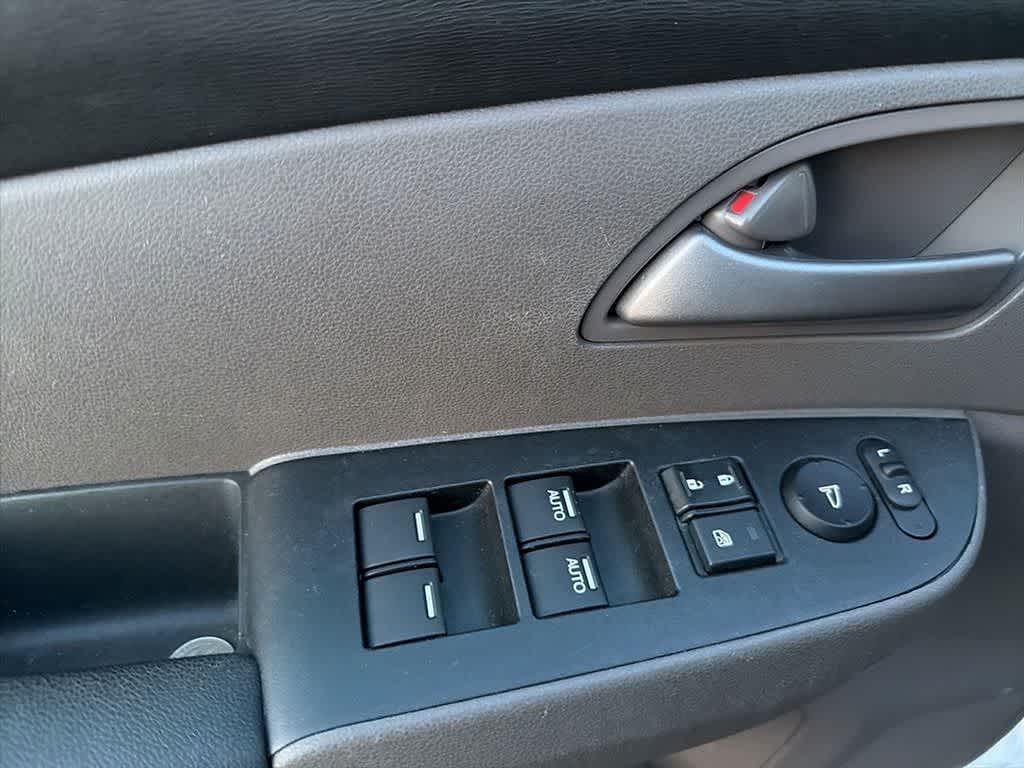 Thumbnail: 2013 Honda Odyssey - 17