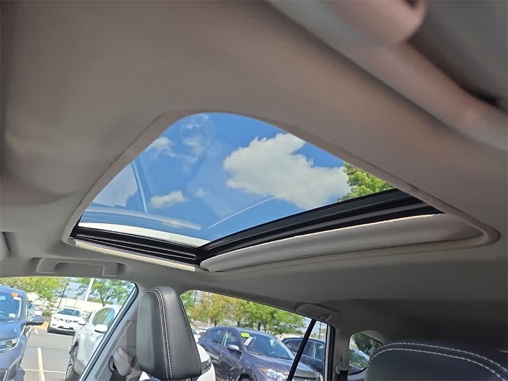 Thumbnail: 2015 Toyota RAV4 - 12