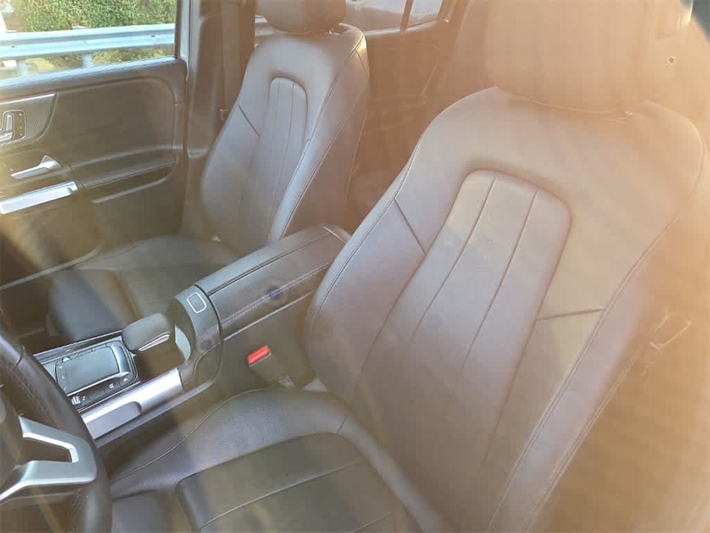 Thumbnail: 2021 Mercedes-Benz GLB - 16