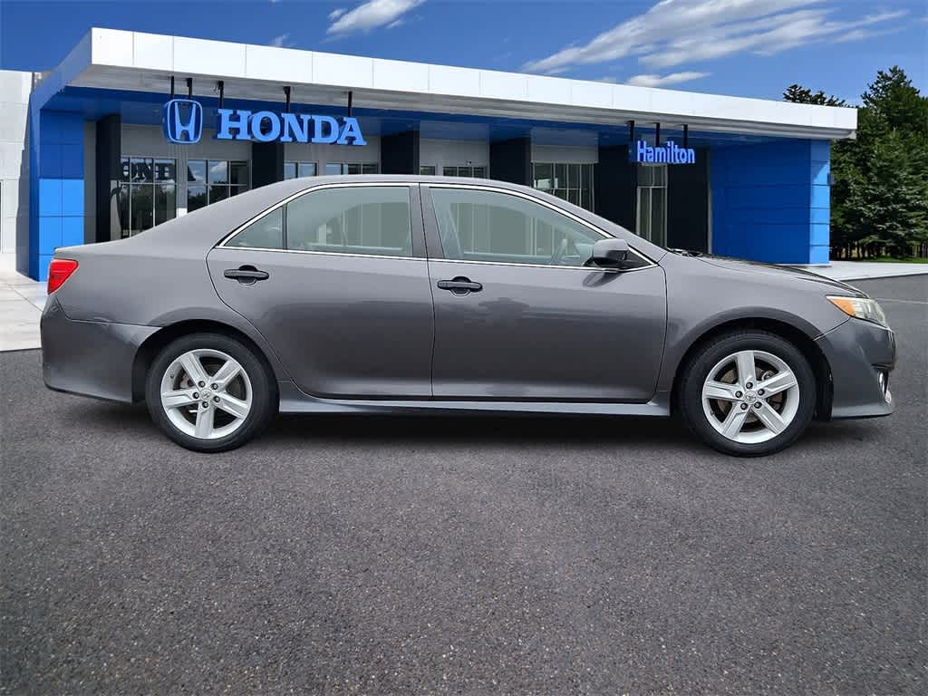 Thumbnail: 2013 Toyota Camry - 25