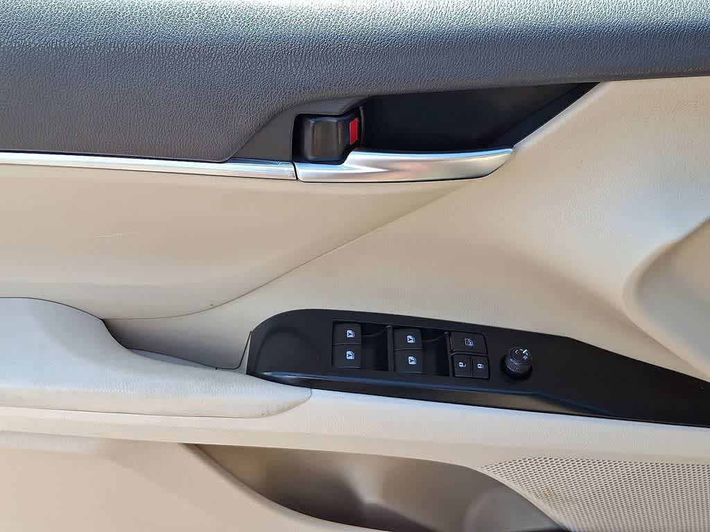 Thumbnail: 2018 Toyota Camry - 10