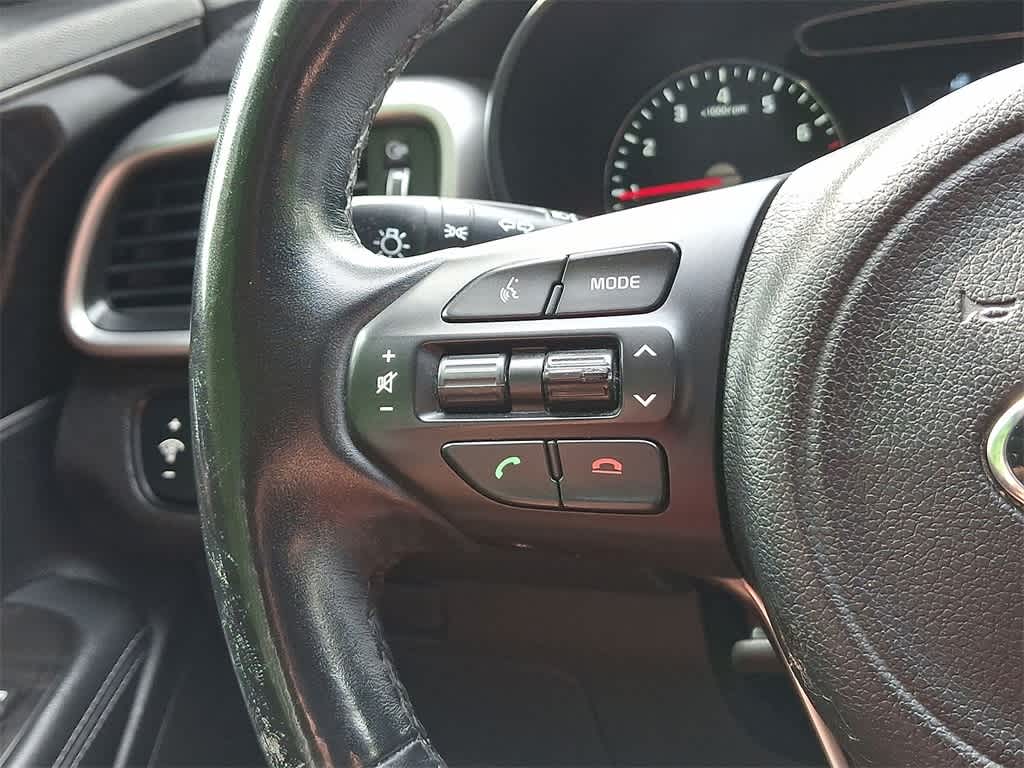 Thumbnail: 2016 Kia Sorento - 16