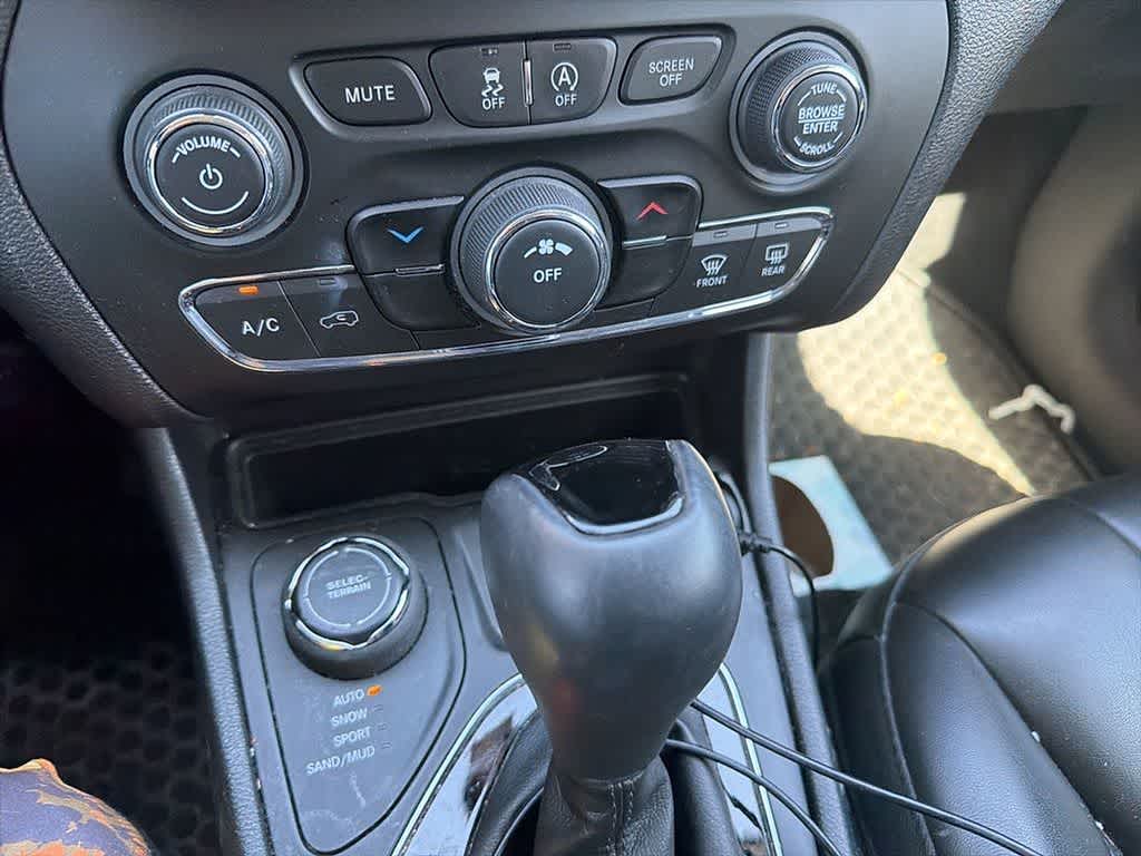 Thumbnail: 2020 Jeep Cherokee - 23