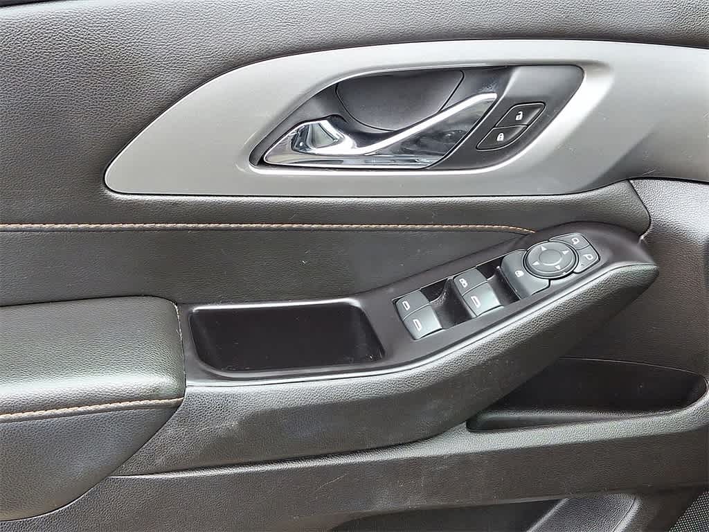 Thumbnail: 2020 Chevrolet Traverse - 10