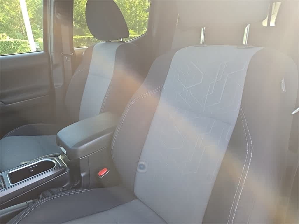 Thumbnail: 2022 Toyota Tacoma - 11