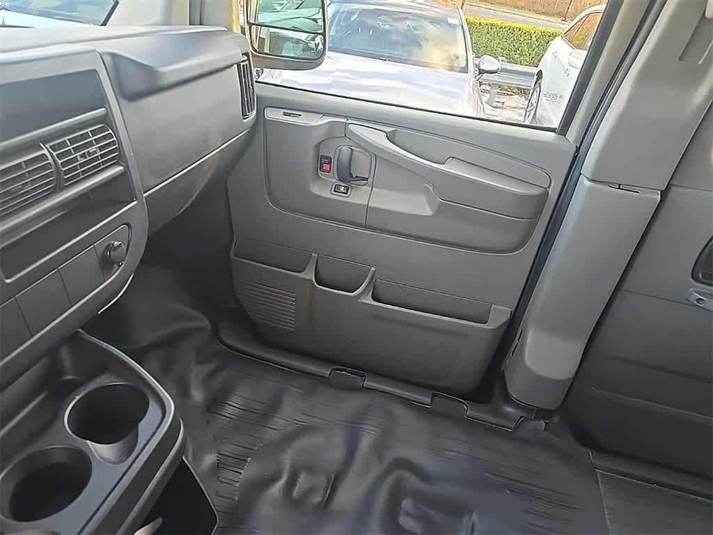 Thumbnail: 2014 Chevrolet Express - 18