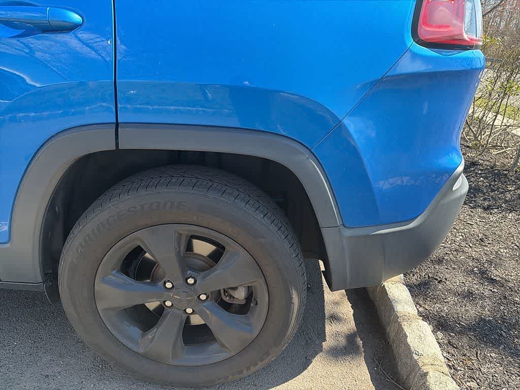 Thumbnail: 2020 Jeep Cherokee - 10