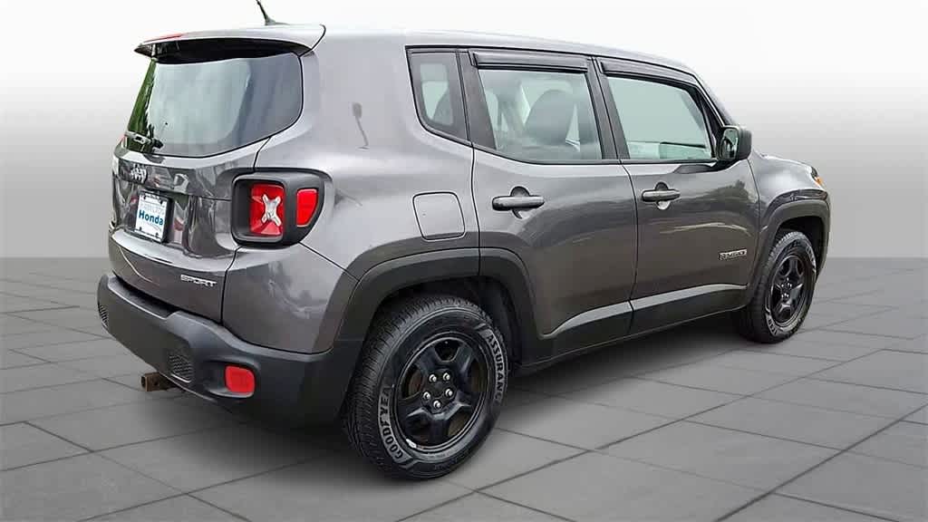 Thumbnail: 2016 Jeep Renegade - 8