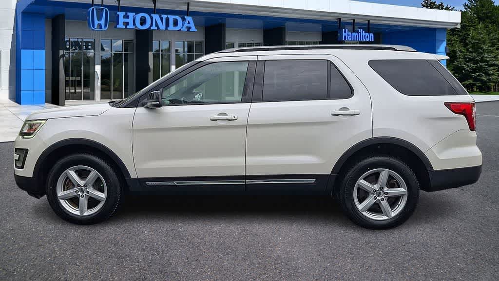 Thumbnail: 2017 Ford Explorer - 5