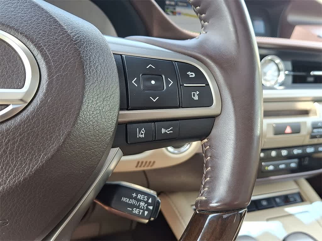Thumbnail: 2016 Lexus ES - 18