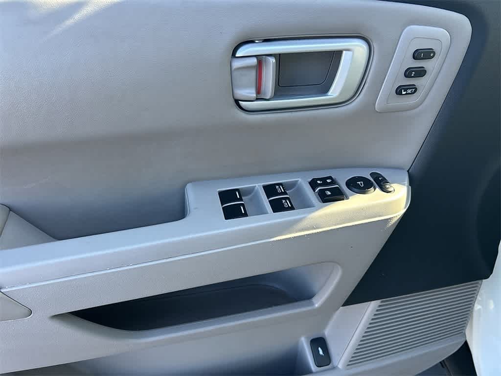 Thumbnail: 2013 Honda Pilot - 17