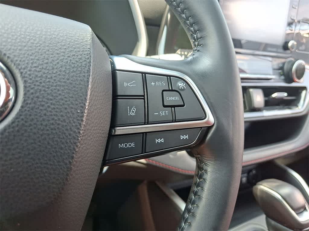 Thumbnail: 2021 Toyota Highlander - 18