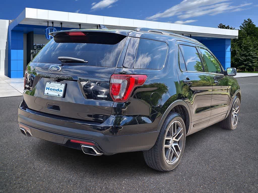 Thumbnail: 2016 Ford Explorer - 17