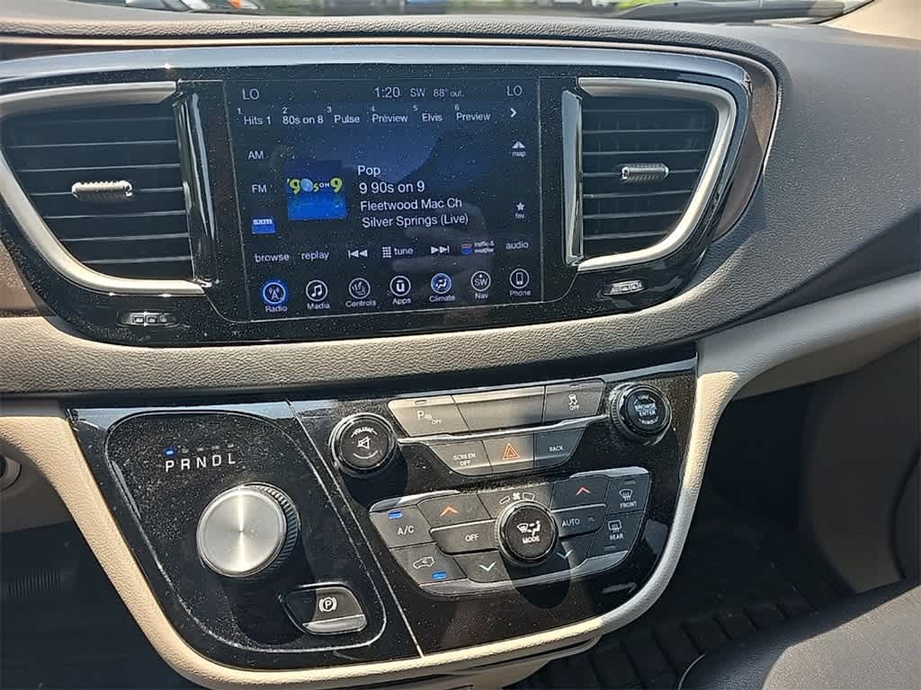 Thumbnail: 2017 Chrysler Pacifica - 11