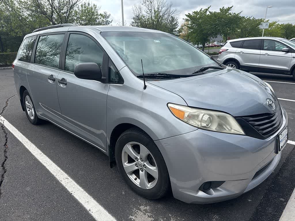 Thumbnail: 2013 Toyota Sienna - 3
