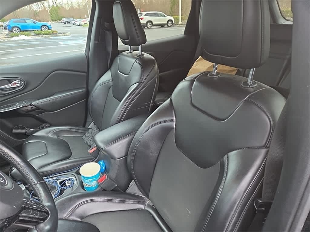 Thumbnail: 2019 Jeep Cherokee - 13