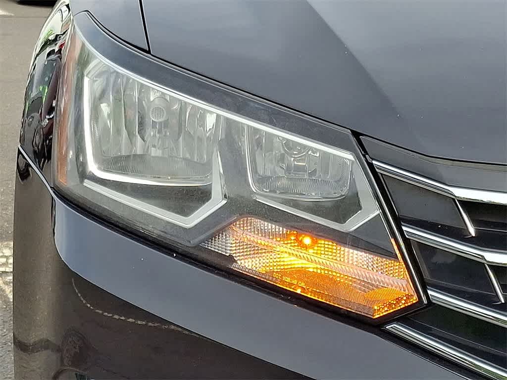 Thumbnail: 2018 Volkswagen Passat - 26