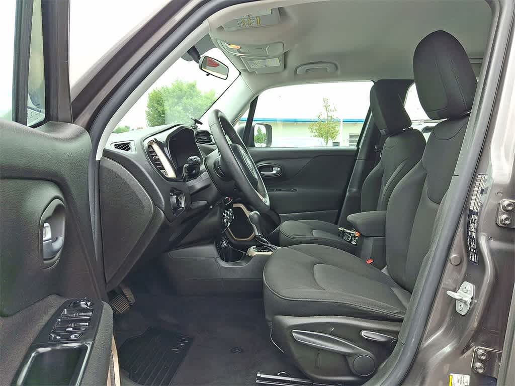 Thumbnail: 2016 Jeep Renegade - 11