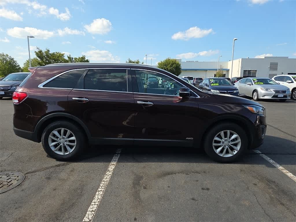 Thumbnail: 2016 Kia Sorento - 4